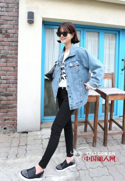 牛仔外套配什么鞋子好看 牛仔外套搭配平底鞋 牛仔外套内搭搭配