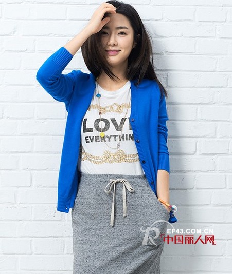 圆脸MM穿什么显瘦?随意装束更接地气