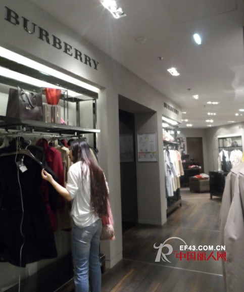 图案女装2014秋冬新款紧张设计中 将于五月开发布会