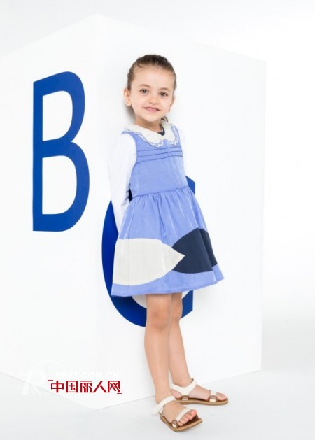 长款T恤配什么打底裤好看 宽松T恤怎么搭配