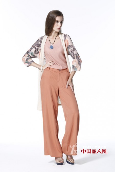 阔腿裤搭配什么上衣 阔腿裤适合什么人穿