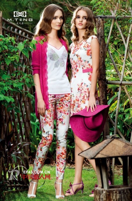 碎花连衣长裙搭配什么鞋子 碎花裤子怎么搭配