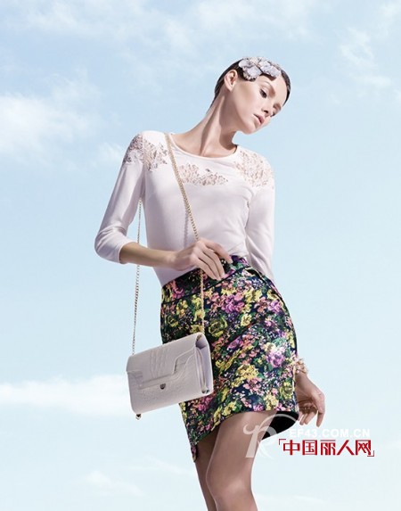 包臀裙怎么搭配上衣 包臀裙搭配什么上衣