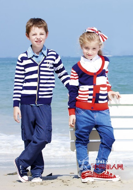 牛仔小外套怎么搭配 春季外套怎么配裤子