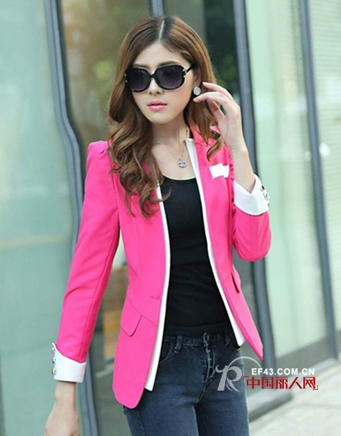 桃红色春装小外套搭配什么颜色的裤子好看