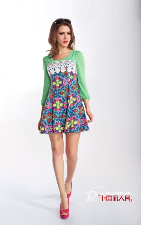 拼接连衣裙搭配 拼接连衣裙配什么外套好看