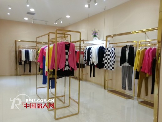 俪思女装盛大进驻洛阳丹尼斯商场