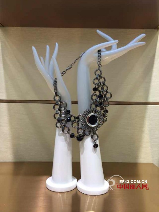 Zannifer瓒妮佛女装天津友谊商厦店盛大开幕