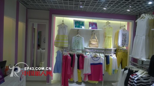 热烈祝贺淑女故事品牌女装进驻河源美达广场店温柔开业