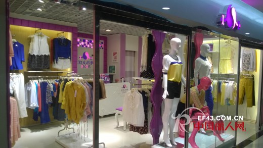 热烈祝贺淑女故事品牌女装进驻河源美达广场店温柔开业