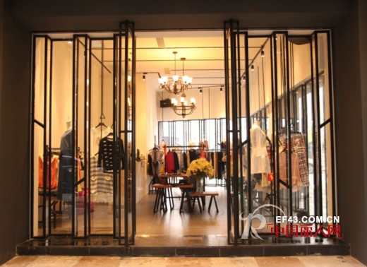 热烈祝贺雅芙品牌女装虎门店隆重开业