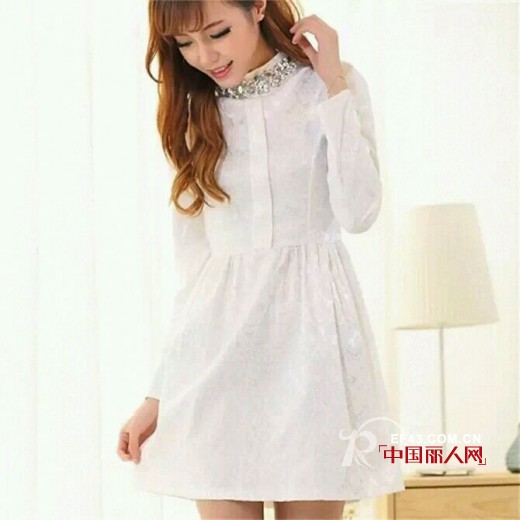 职场OL如何穿衣显气场?韩版连衣裙优雅搭配