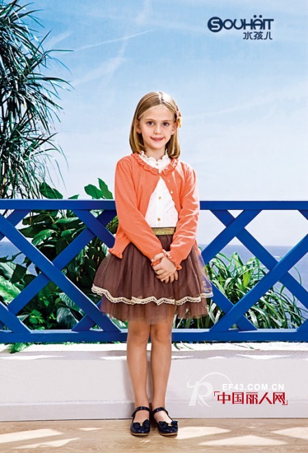 春季长袖外套怎么搭配 卡其色薄款风衣怎么搭配