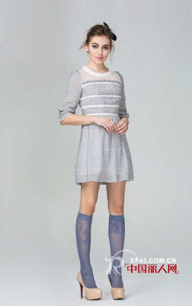 新款英伦风连衣裙LOOK 塑造端庄优雅女人