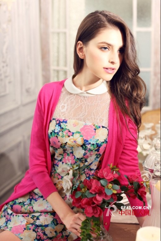 连衣裙怎么搭配才显瘦 碎花连衣裙配什么颜色外套好看