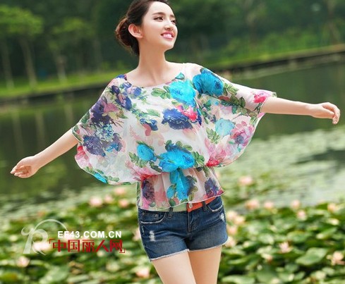 雪纺衫怎么搭配显时尚 新款蕾丝衫搭配