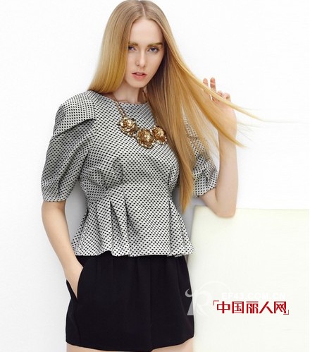 2014夏季女装时尚搭配 镂空蕾丝包臀连衣裙look