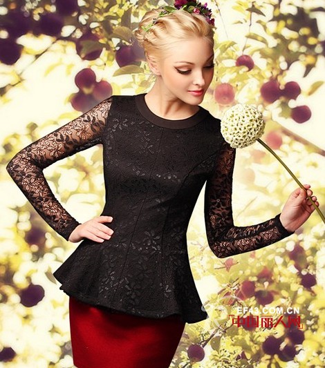 春季新装搭配 蕾丝拼接V领白衬衫