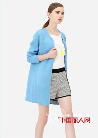 天蓝色外套配什么裤子 天蓝色衣服配什么颜色