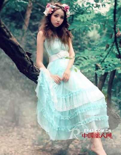 白色蕾丝连衣裙款式 唯美的仙女LOOK