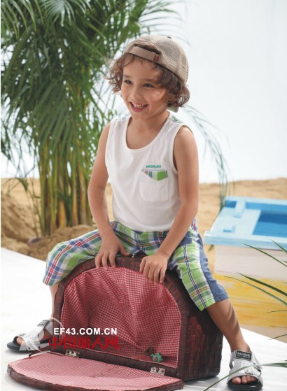 格子七分裤搭配什么上衣 夏天短裤怎么搭配