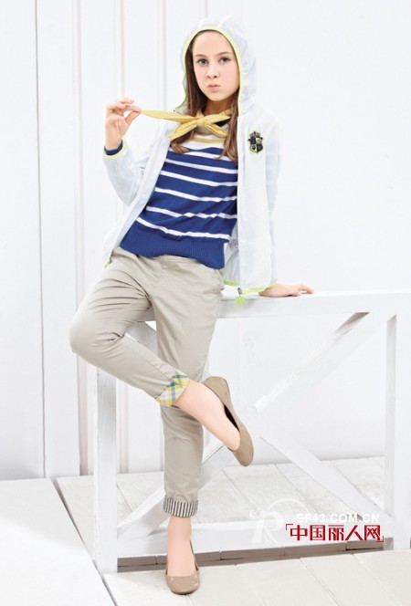 宝蓝色服装怎么搭配 宝蓝色配什么颜色好看