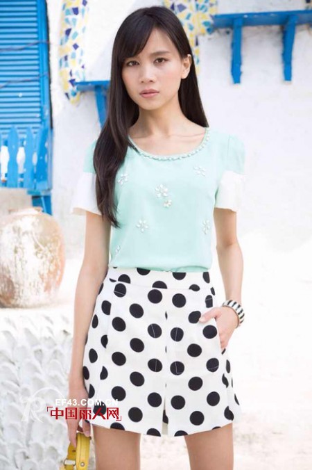 雪纺波点装扮 黑色波点怎么搭配好看