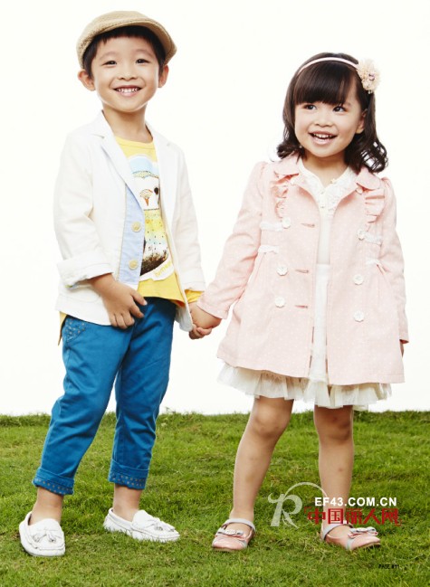 白色小西装配什么颜色好看 小西装童装怎么搭配