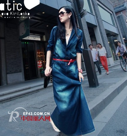 半身长裙怎么搭配 粉色半身裙牛仔连衣裙look