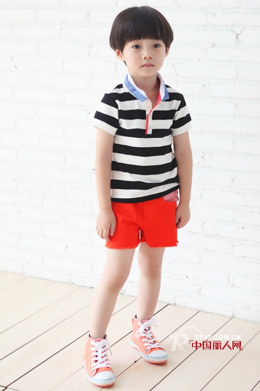 休闲童装怎么搭配 男童条纹T恤配什么面料裤子