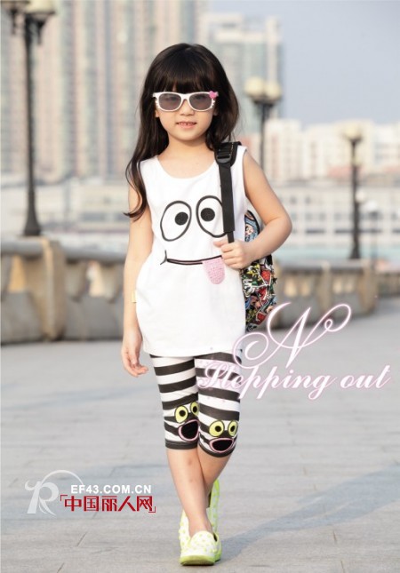 童装蕾丝镂空裤搭配 粉色蕾丝衫条纹五分裤LOOK