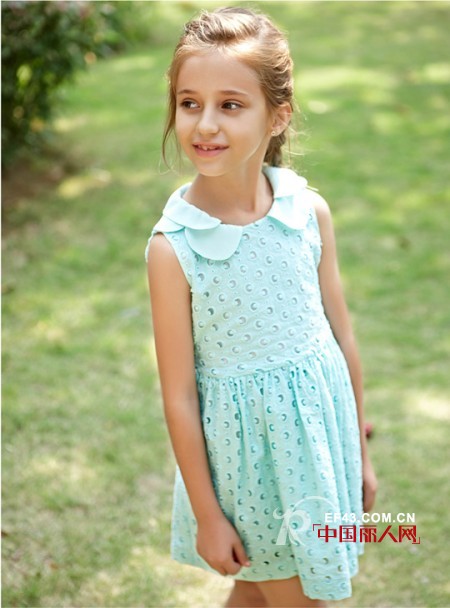 什么颜色适合这个季节 连衣裙什么颜色比较清新