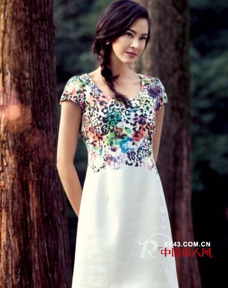 彩色豹纹是什么样的 彩色豹纹衣服怎么搭配