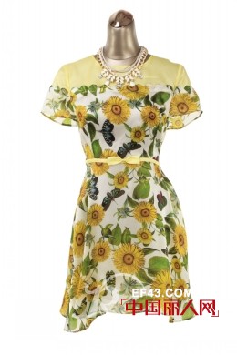 三月花衫show花裙穿出别样风格