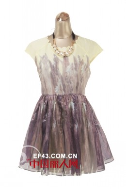 三月花衫show花裙穿出别样风格