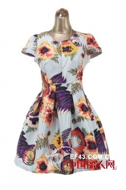 三月花衫show花裙穿出别样风格