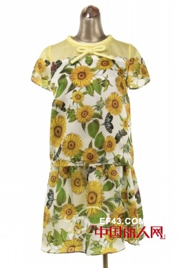 三月花衫show花裙穿出别样风格