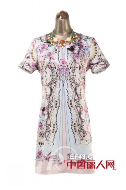 三月花衫show花裙穿出别样风格