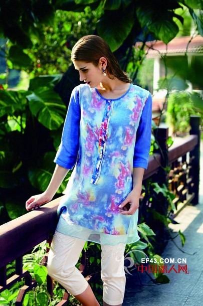 如何将印花穿出成熟女性优雅,稳重的品位与气质