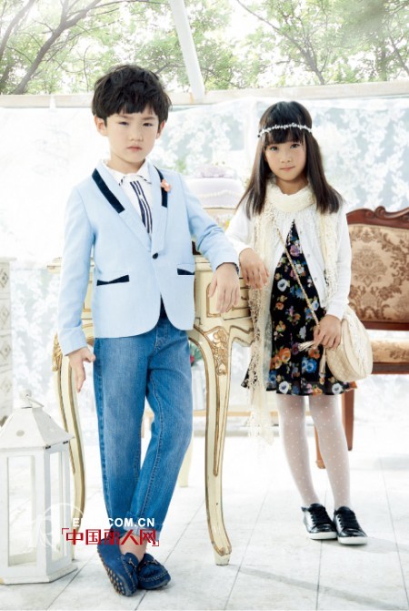 小孩子服装怎么搭配才个性 春季童装外套怎么搭配 啥颜色外套最养眼