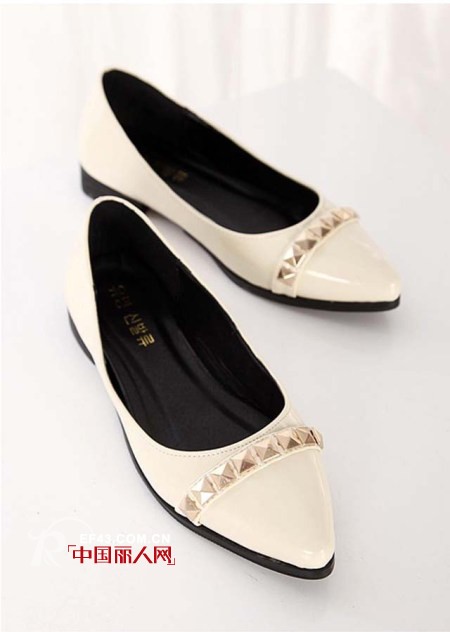 铆钉平底鞋好看吗? 2014新款铆钉尖嘴平底鞋