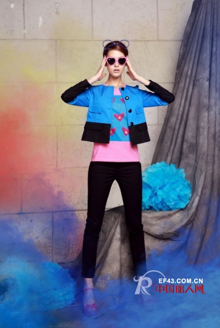 粉色配蓝色好看吗 春季什么颜色外套比较好看