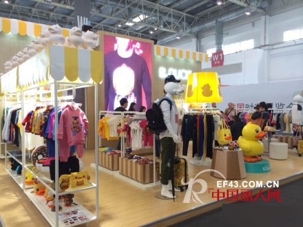 2014北京服博会 B.Duck靓丽新潮造型萌翻全场