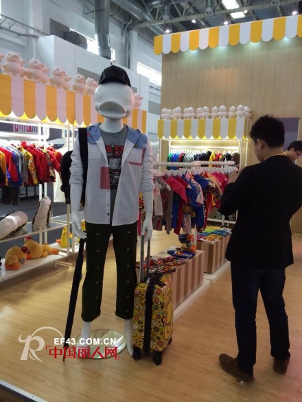 2014北京服博会 B.Duck靓丽新潮造型萌翻全场