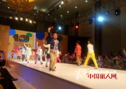 红黄蓝童装时尚馆亮相北京服博会