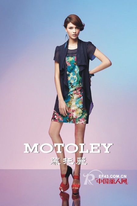 慕托丽春季新款印花连衣裙 复古印花连衣裙推荐
