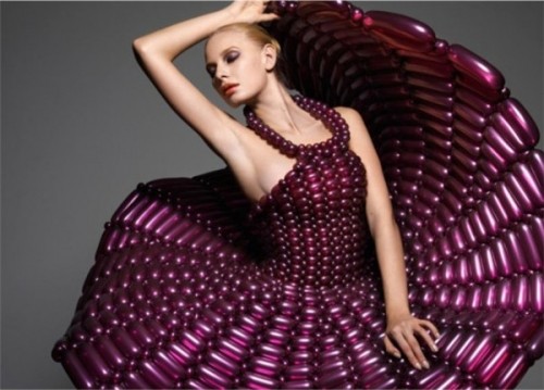 惊呆了!气球也可以做成高级定制时装!