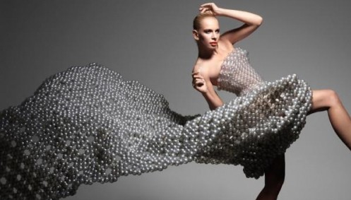 惊呆了!气球也可以做成高级定制时装!