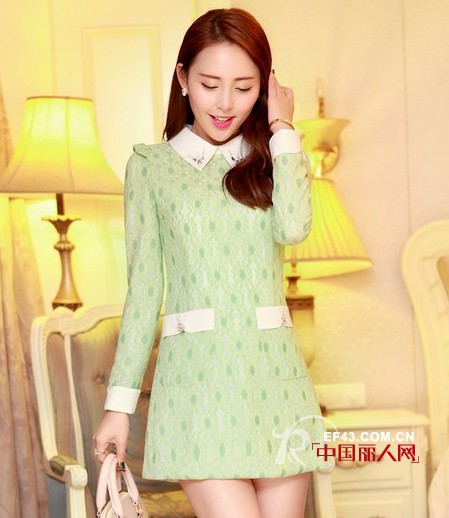 长袖韩版修身裙 白色假口袋织花点缀款式