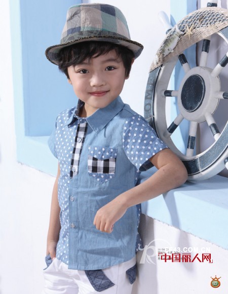 衬衫T恤哪个更适合小朋友穿 衬衫T恤怎么搭配好看